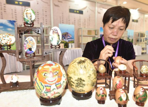 Egg carving